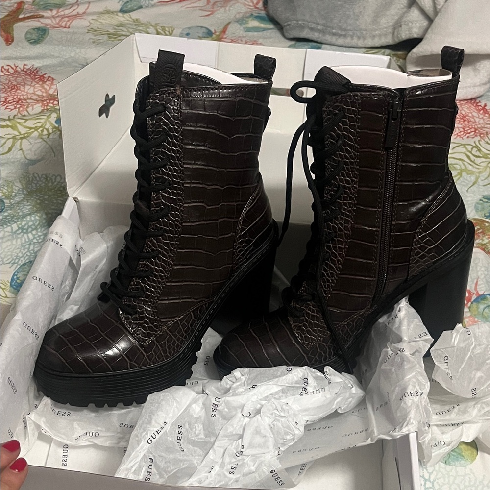 Guess Dark Brown Lace-Up Croc Boots new